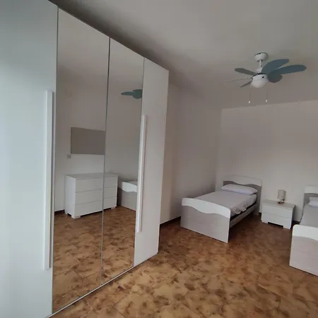 度假居 Specchiarica House
