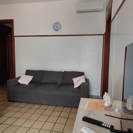 Specchiarica House